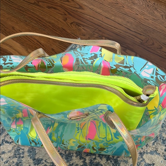 Lilly Pulitzer Blue and Pink Tote Bag with Artistic Flair - Picture 3 of 6